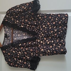 Stretchy short sexy blouse